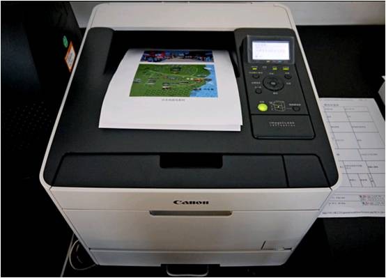 彩色打印机如何把彩色文档打成黑白的？
